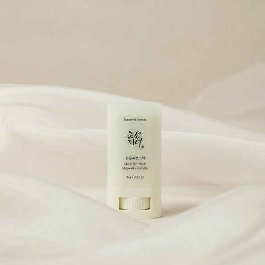 Matte Protector Solar Mugwort + Camelia SPF50+ - Clementinepure.ec